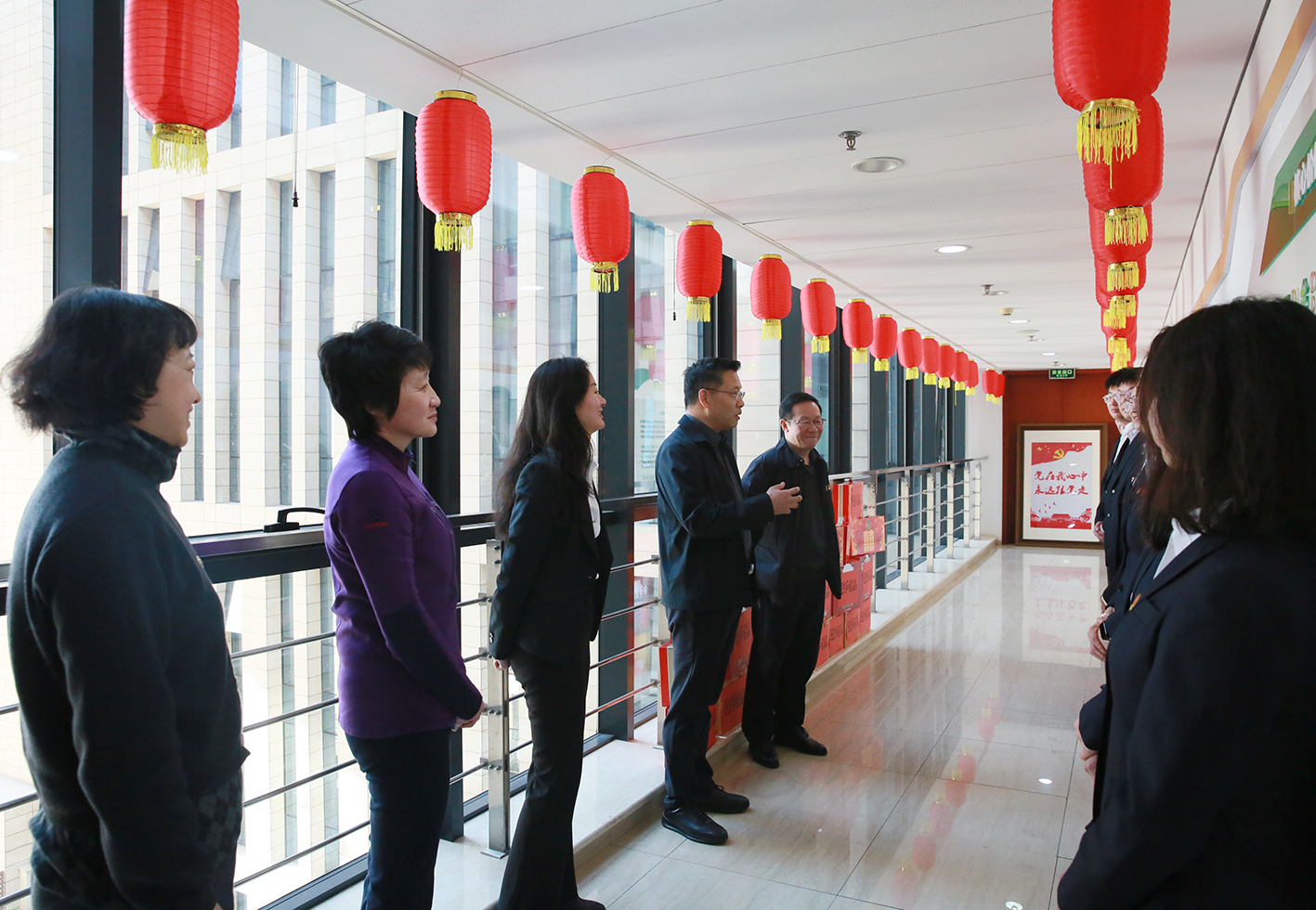 集團公司總會(huì)計師齊占峰到首發(fā)投資控股公司開(kāi)展全面(miàn)從嚴治黨調研督導并進(jìn)行新春慰問